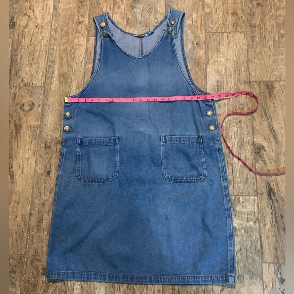 Women’s Hunters Run denim overall dress with pockets & button detail - Picture 4 of 5